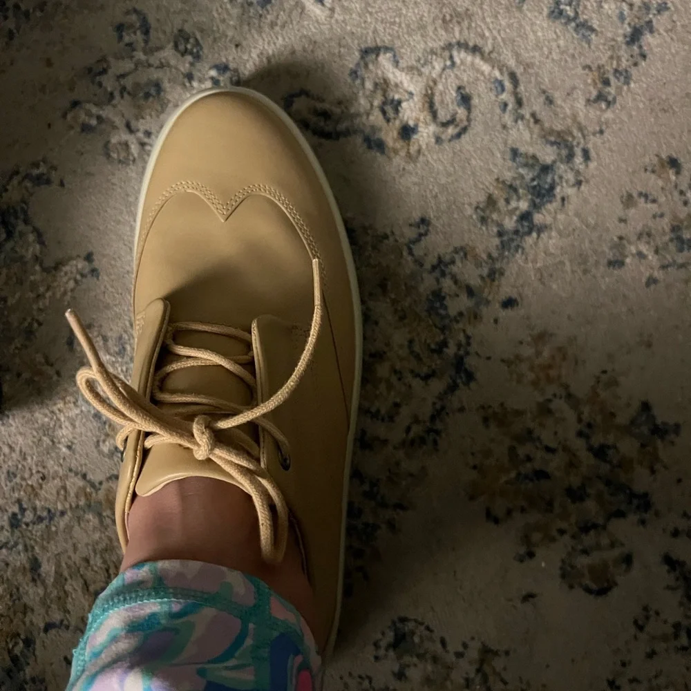 New Ecco size 10 leather cream shoes. - Picture 7 of 7